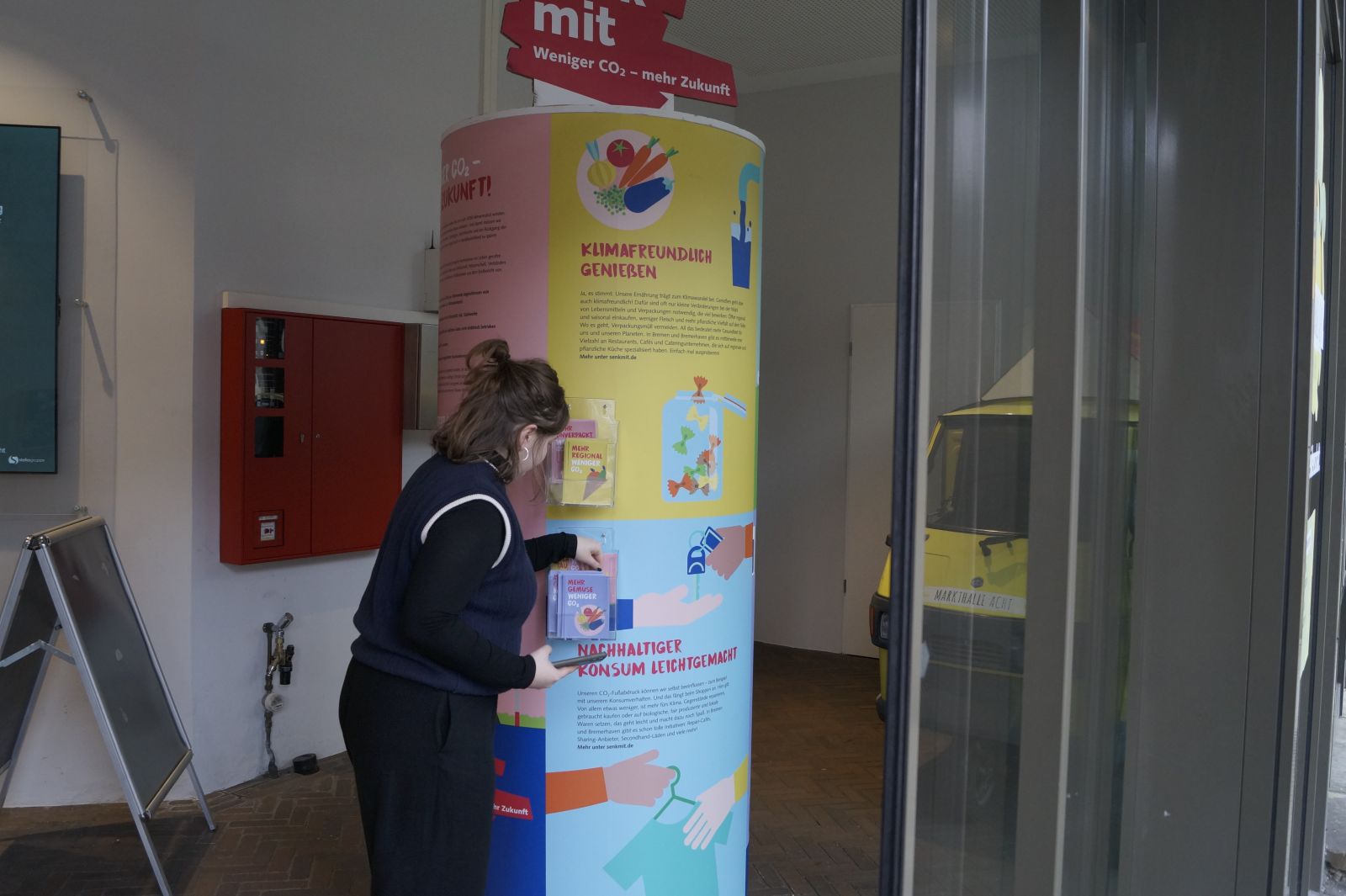 Informationssäule in der Markthalle 8