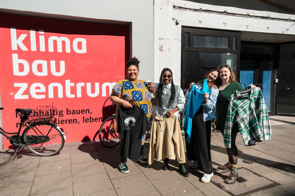 Kleidertausch Pop-Up im Klima Bau Zentrum
